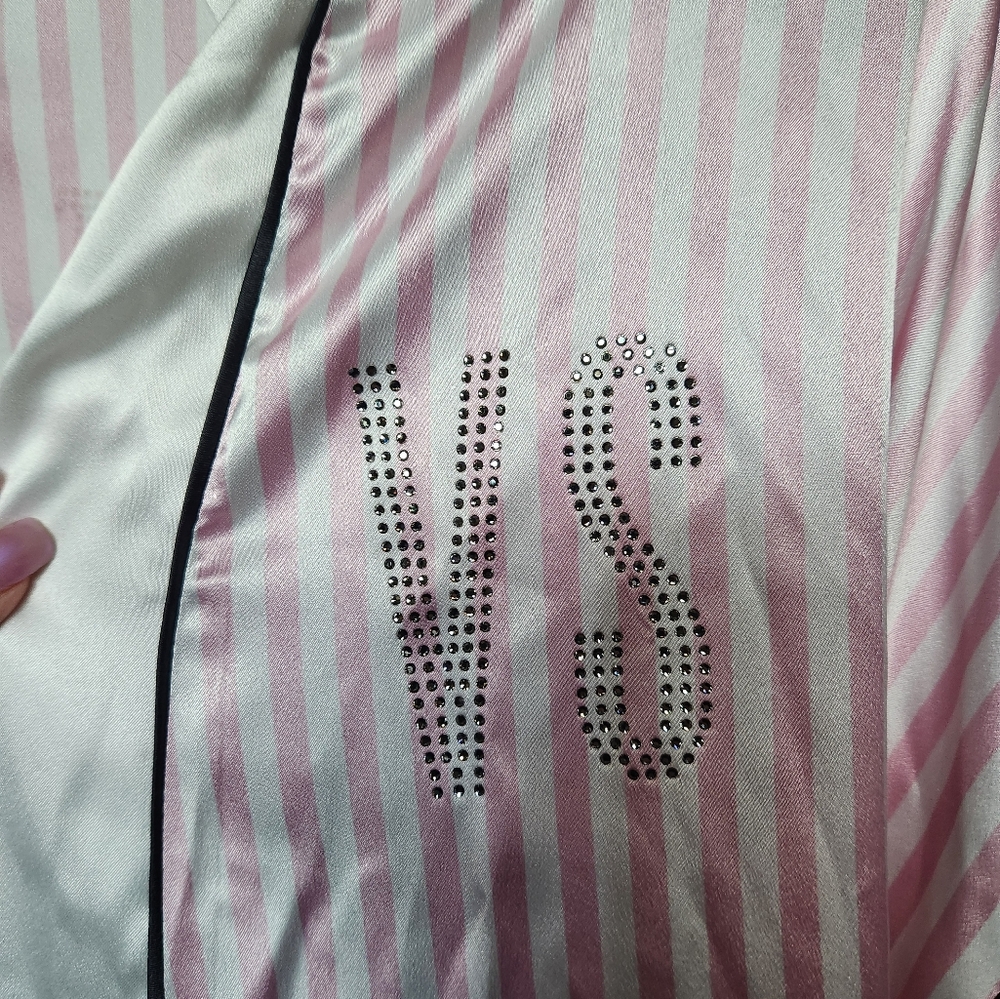 EXLUSIVE! NWT  Victoria's Secret Robe from the Fashion Show in NYC - Picture 3 of 9